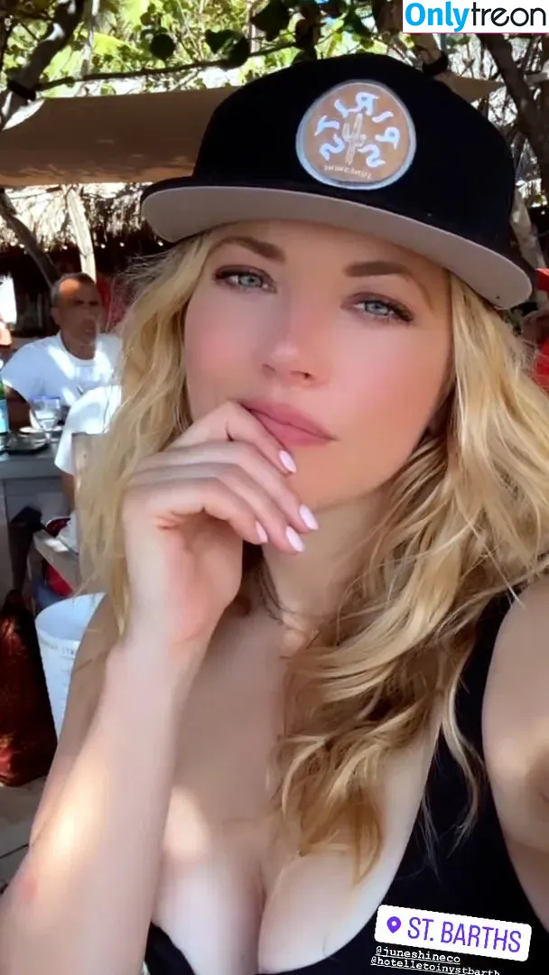 Katheryn Winnick nude photo #0529 (KatherynWinnick / basic_instinct)