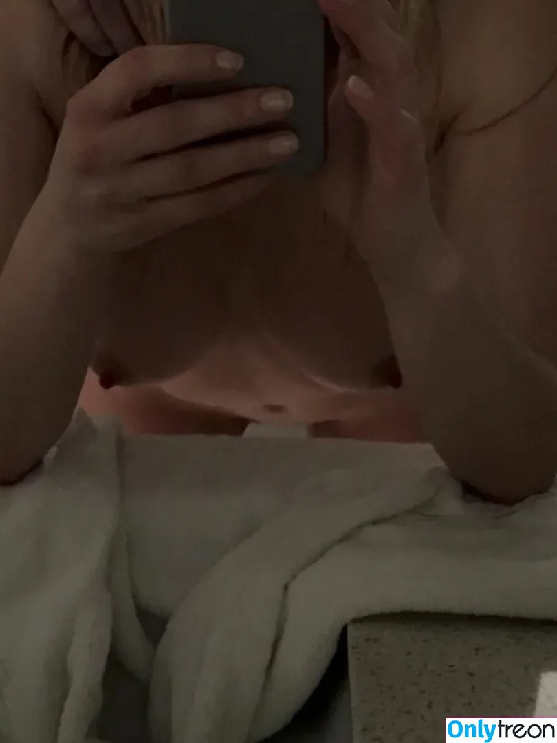 Katheryn Winnick nude photo #0539 (KatherynWinnick / basic_instinct)