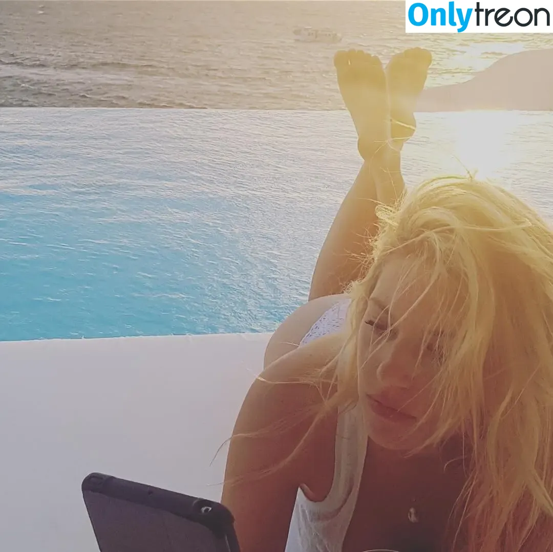 Katheryn Winnick nude photo #0610 (KatherynWinnick / basic_instinct)