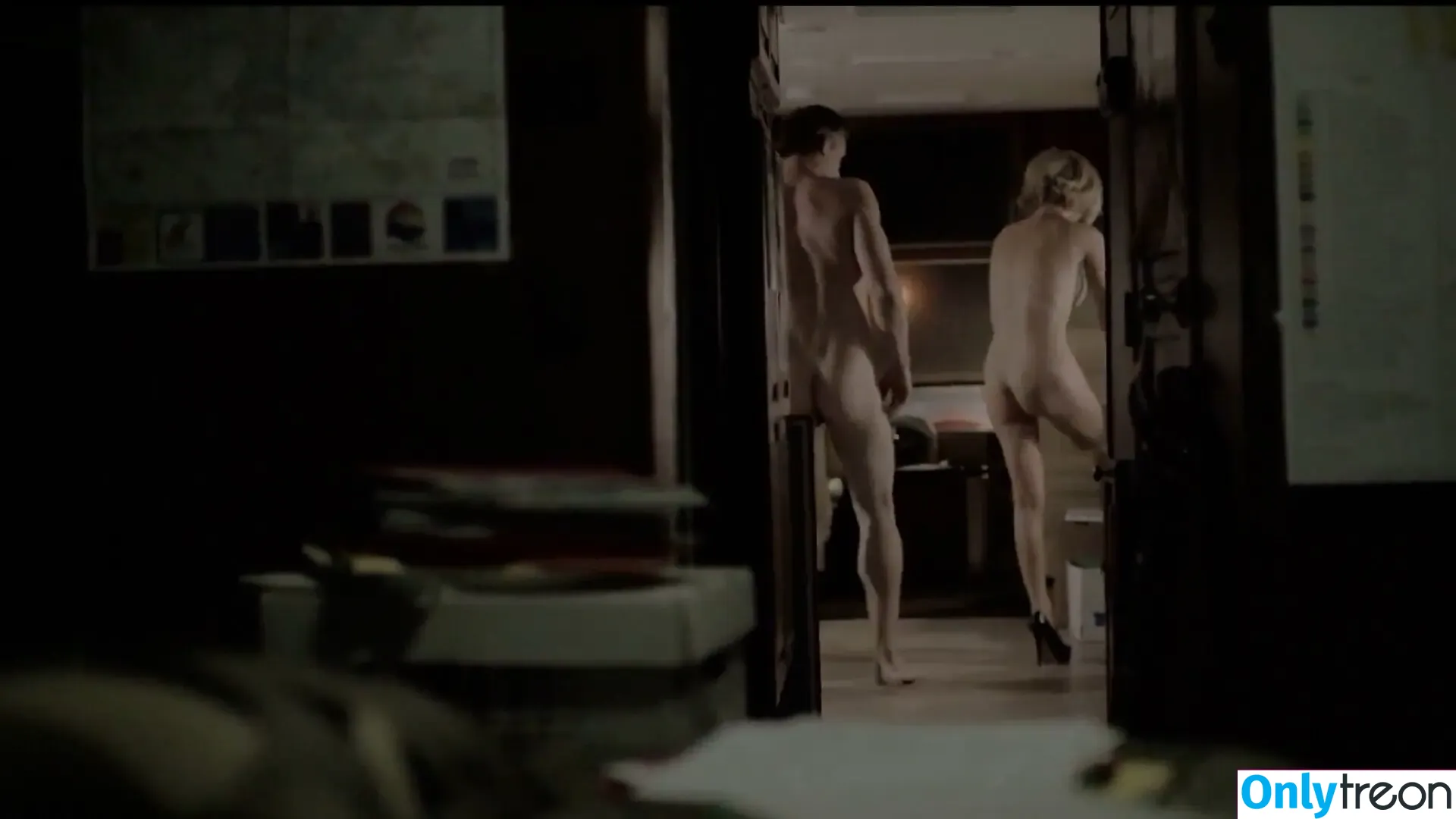 Kathleen Robertson nude photo #0003 (kathleenrobert7)