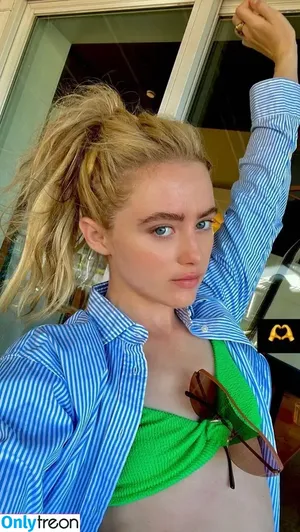 Kathryn Newton / kathrynnewton фото голая #0174