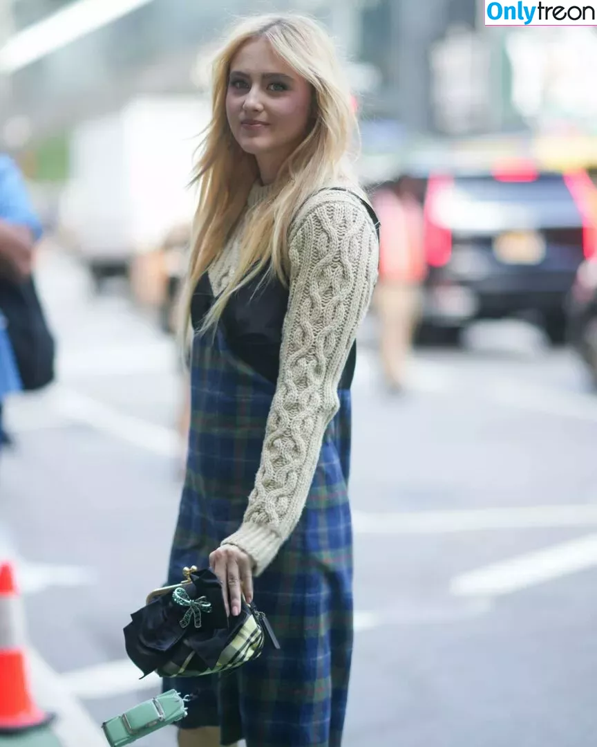 Kathryn Newton голая photo #0125 (kathrynnewton)