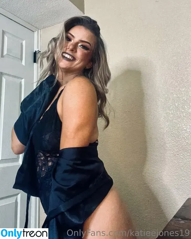 Katie Jones nude photo #0121 (36jnaturals / katieejones19 / kayteejones_ / kjgoddess)