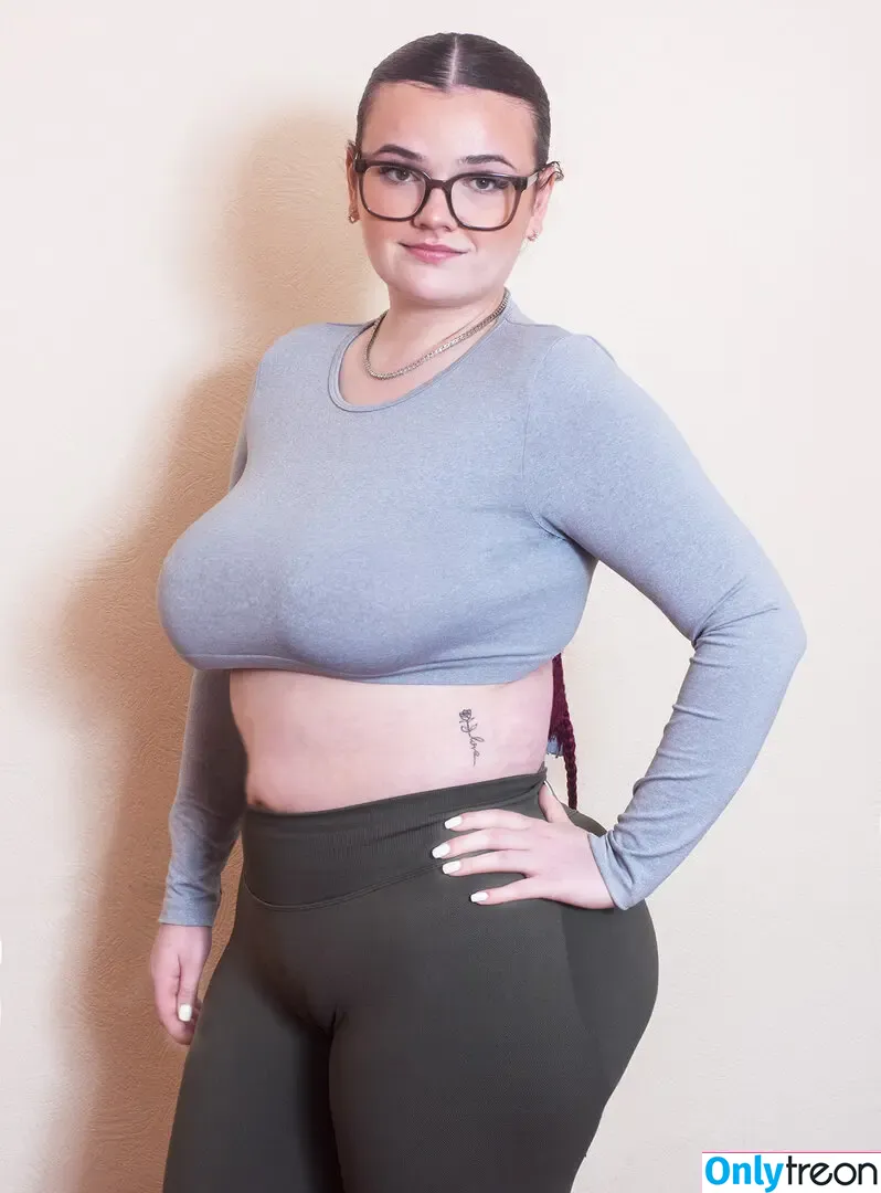 Katieexo134 nude photo #0081 (Katieexo134)
