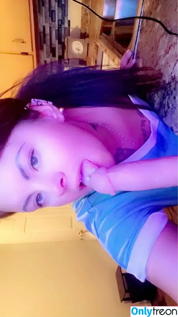 katiesvip nude photo #0119 (katiemarievip)