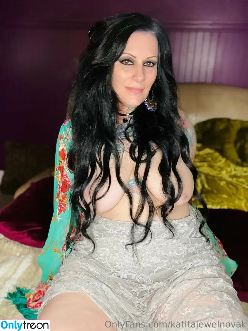 katitajewelnovak nude photo #1401 (isthatkatenovak)