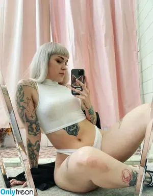 KatrinaFox nude photo #0001