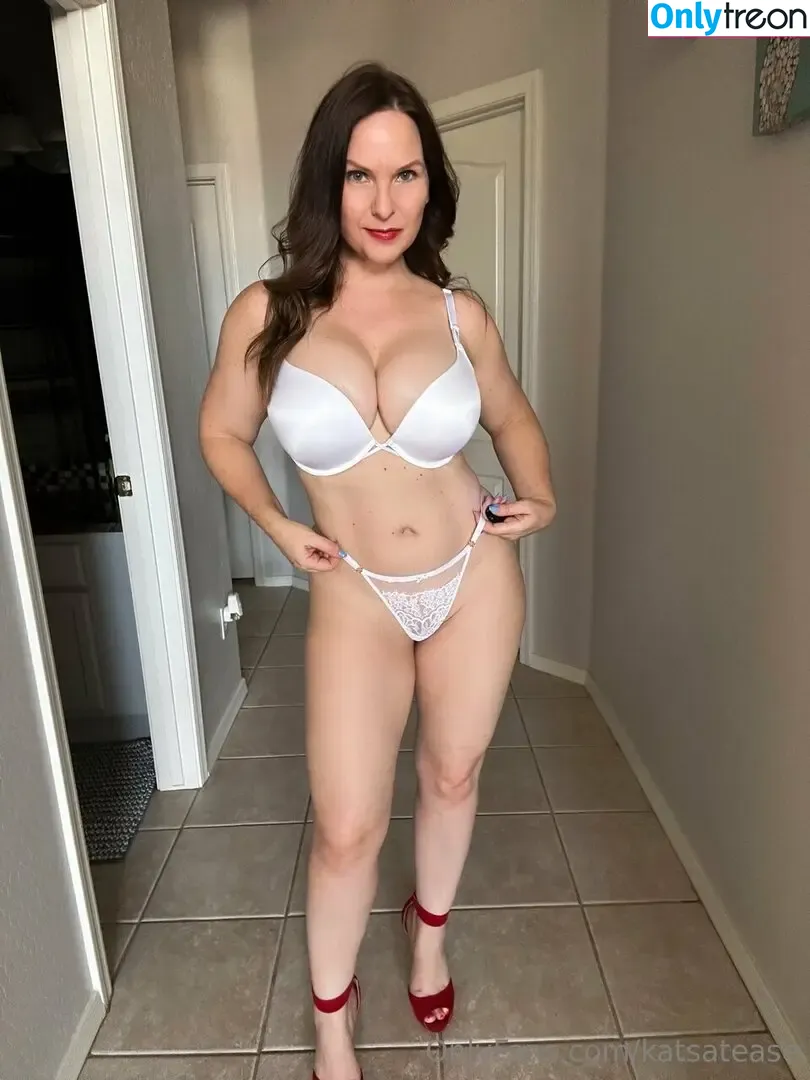 Katsatease nude photo #0050 (kattease)