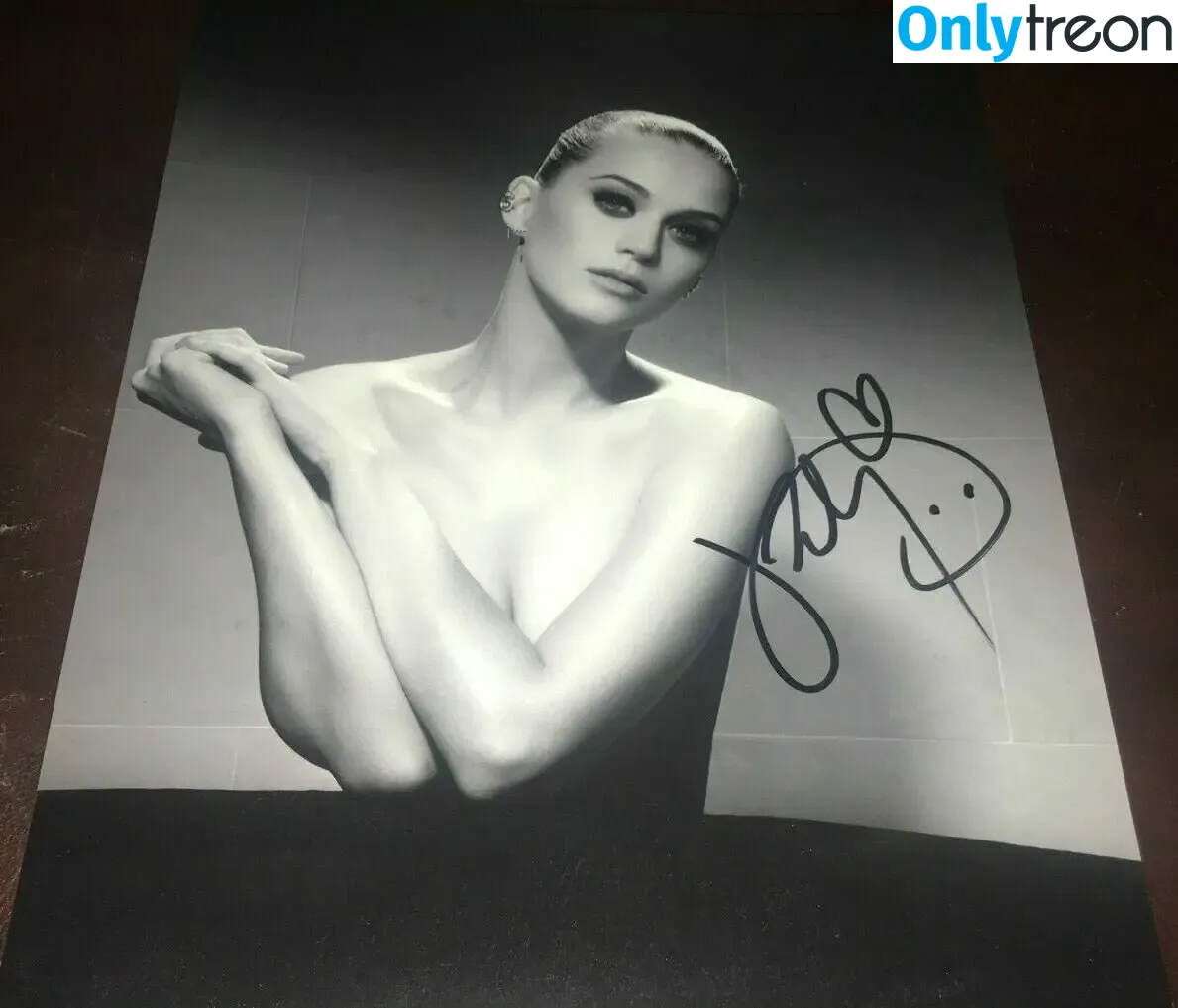 Katy Perry nude photo #3197 (katyperry)