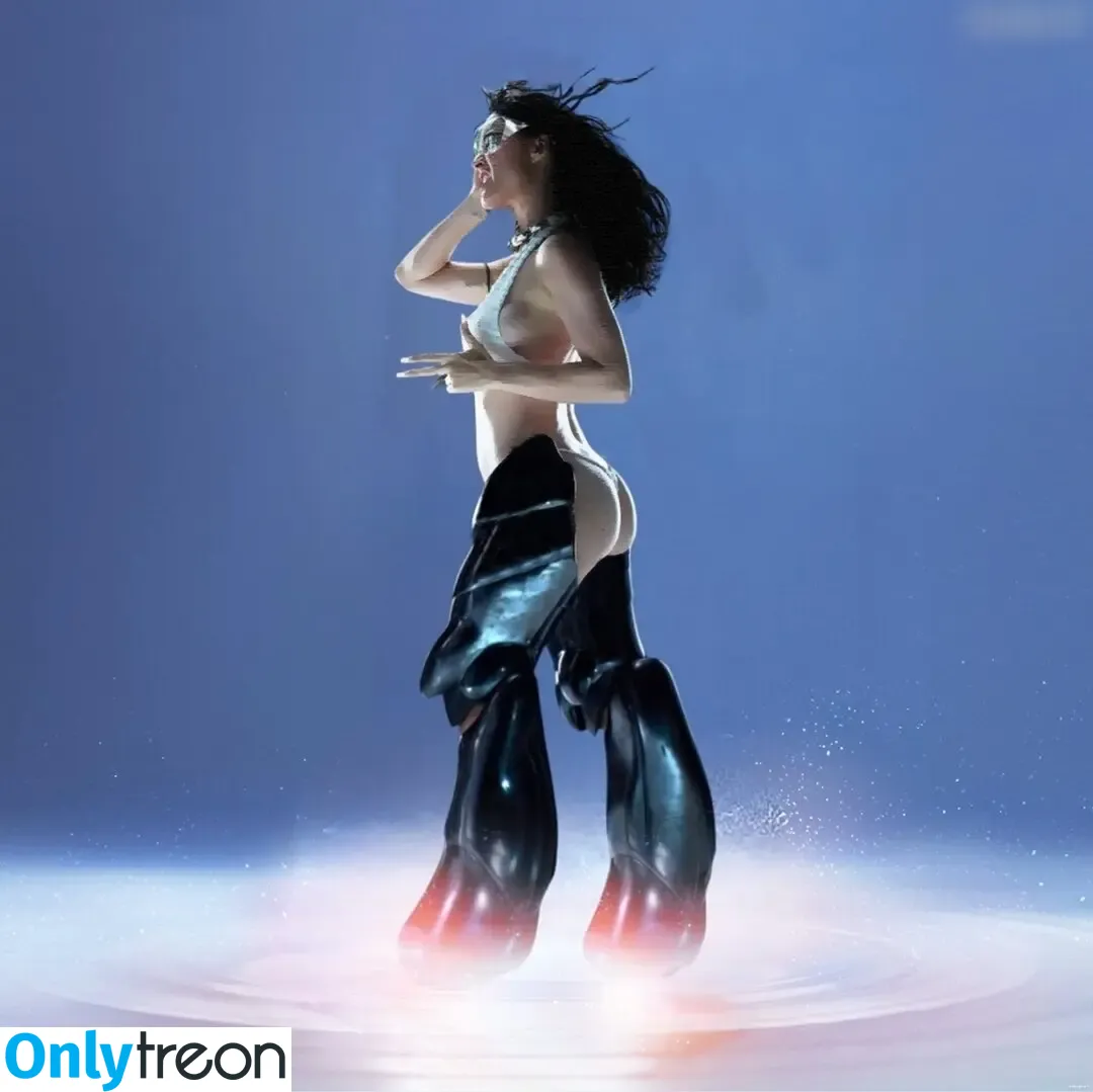 Katy Perry nude photo #3349 (katyperry)