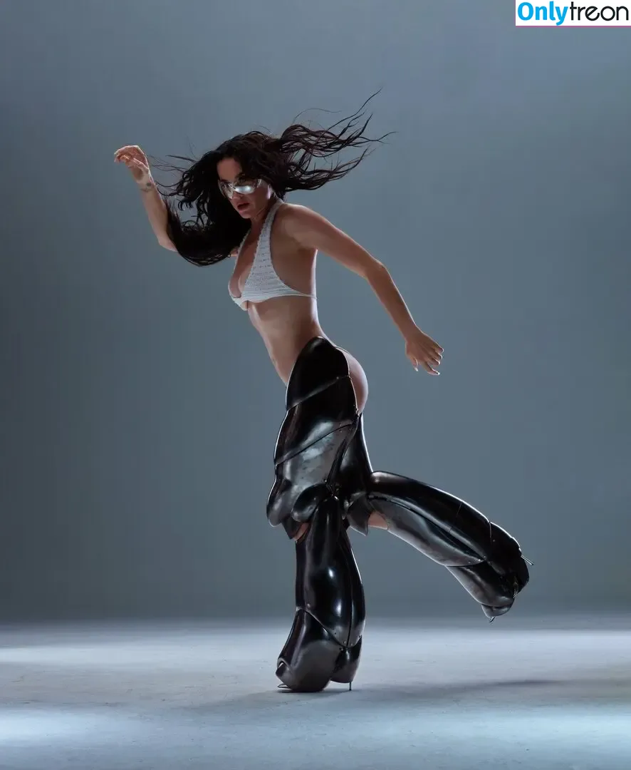 Katy Perry nude photo #3437 (katyperry)