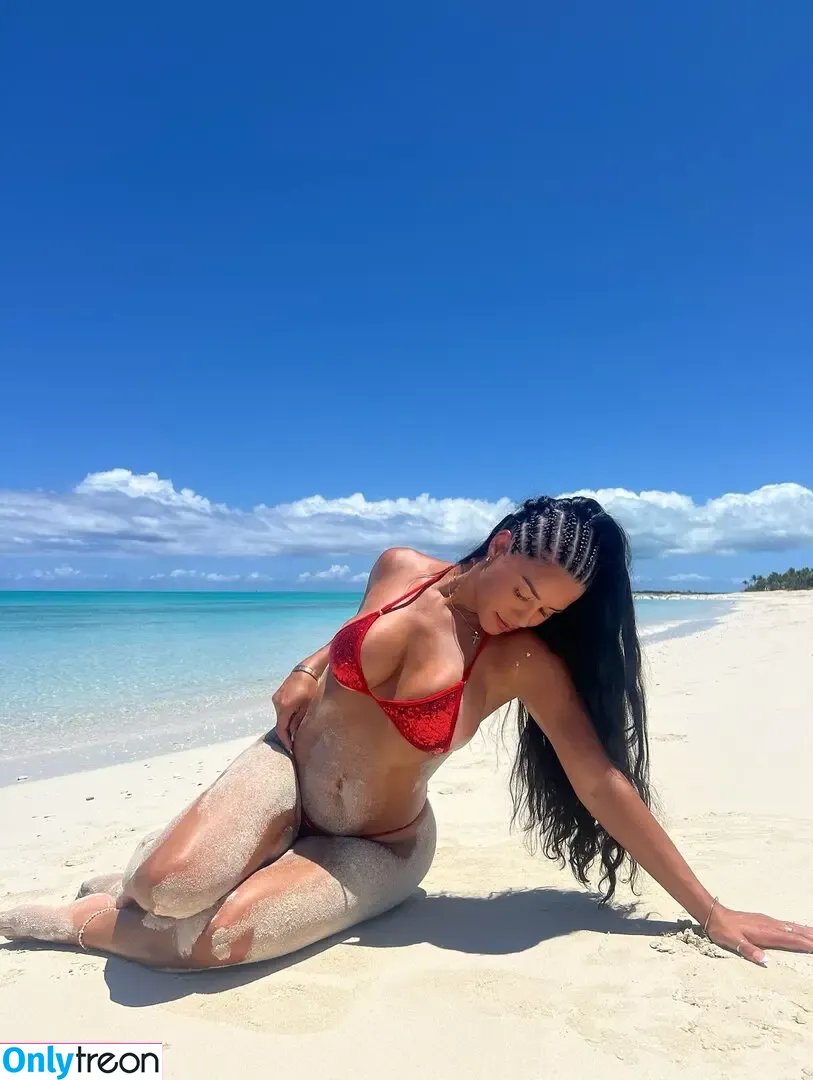 Katya Elise Henry голая photo #1987 (katyaelisehenry / katyaelisehenrysworld)