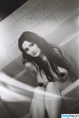  nude photo #0004