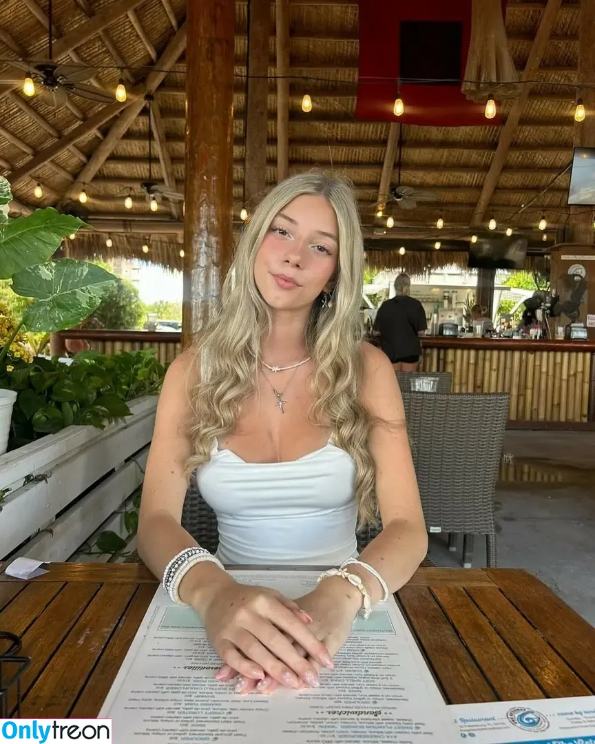 Kayla Fruit nude photo #0018 (kaylafruitt)