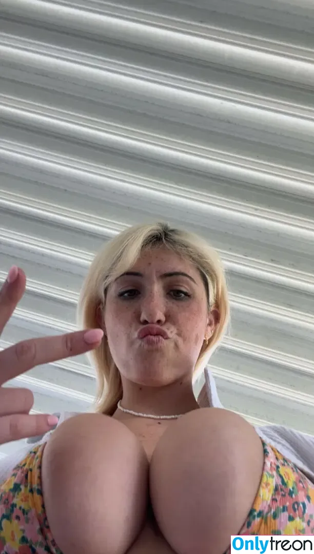 kaylaaagabriellee nude photo #0016 (kaylaa216)