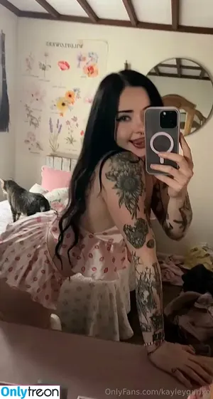 KayleyGurlXo / kayleygurlxoxo / kayleyzbabyy nude photo #0120