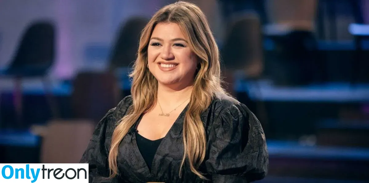 Kelly Clarkson голая photo #0001 (kellyclarkson)