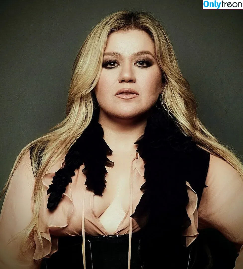 Kelly Clarkson nude photo #0009 (kellyclarkson)