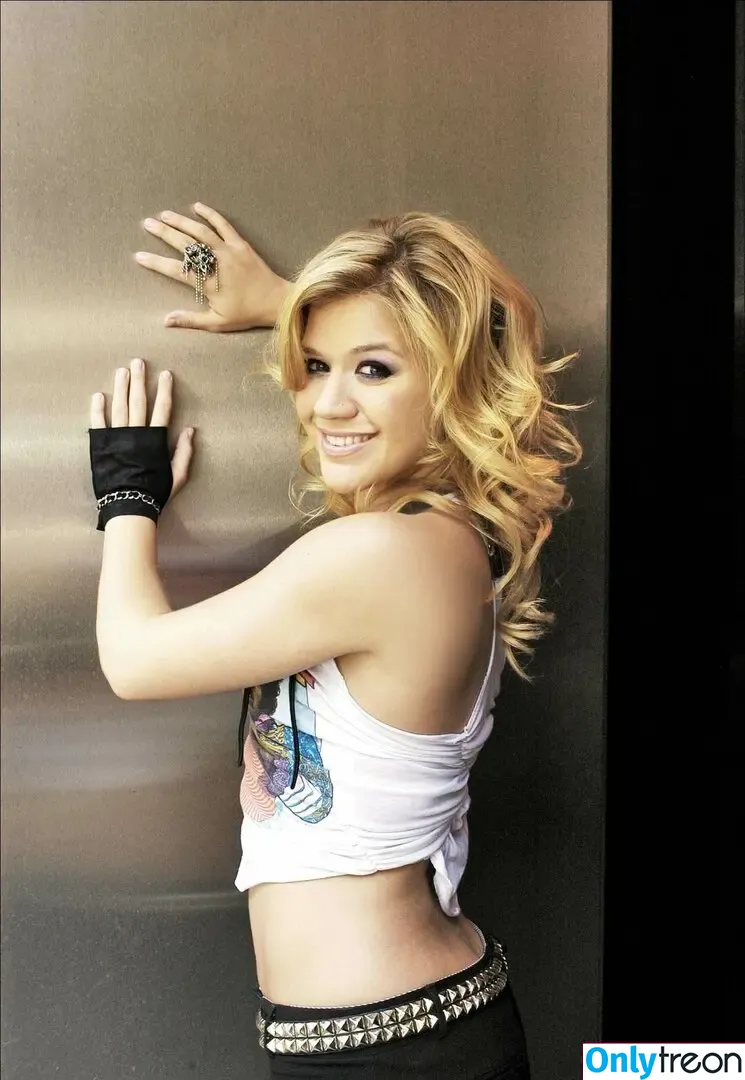Kelly Clarkson nude photo #0030 (kellyclarkson)
