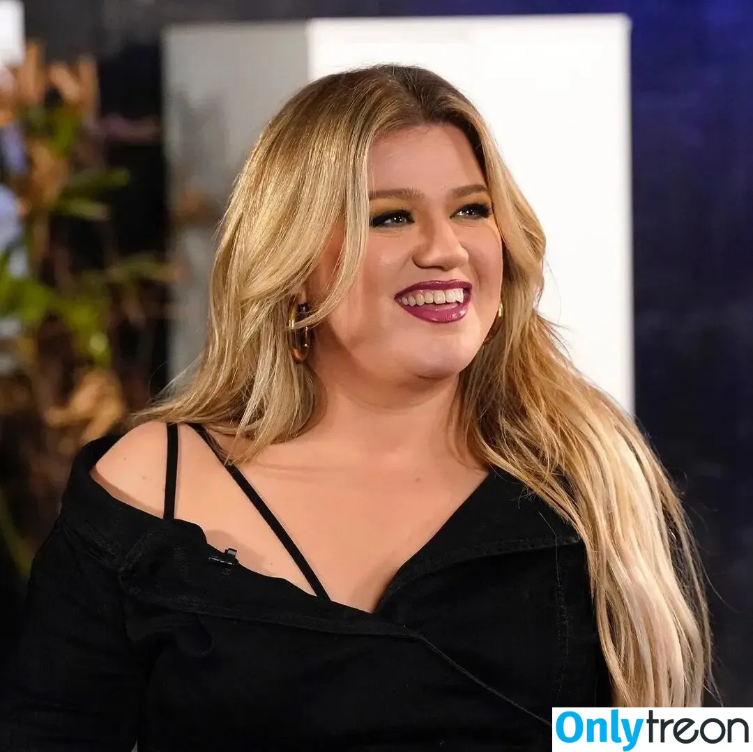 Kelly Clarkson nude photo #0039 (kellyclarkson)