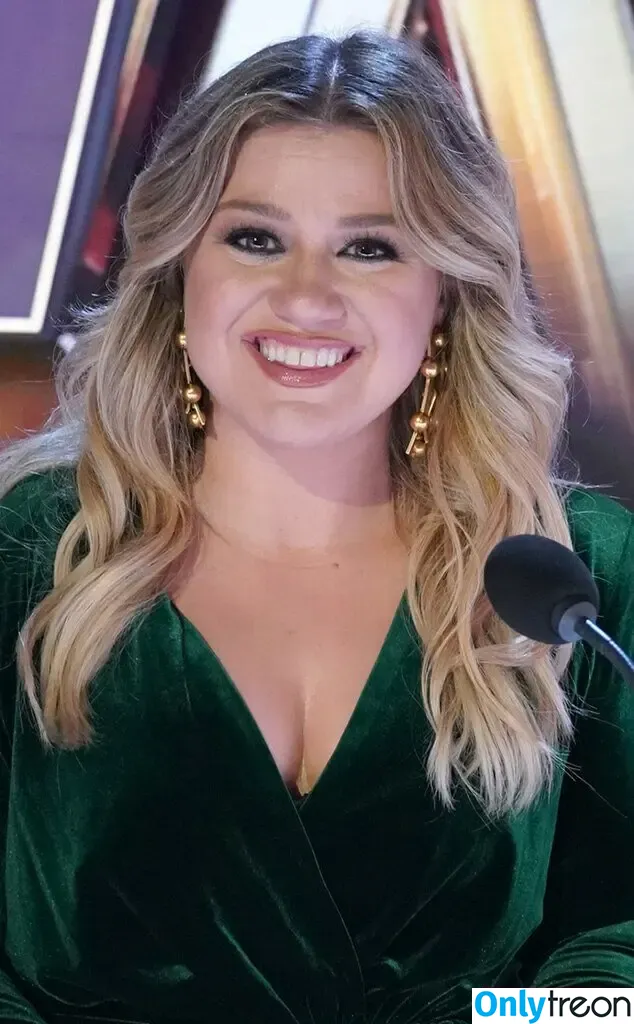 Kelly Clarkson голая photo #0044 (kellyclarkson)