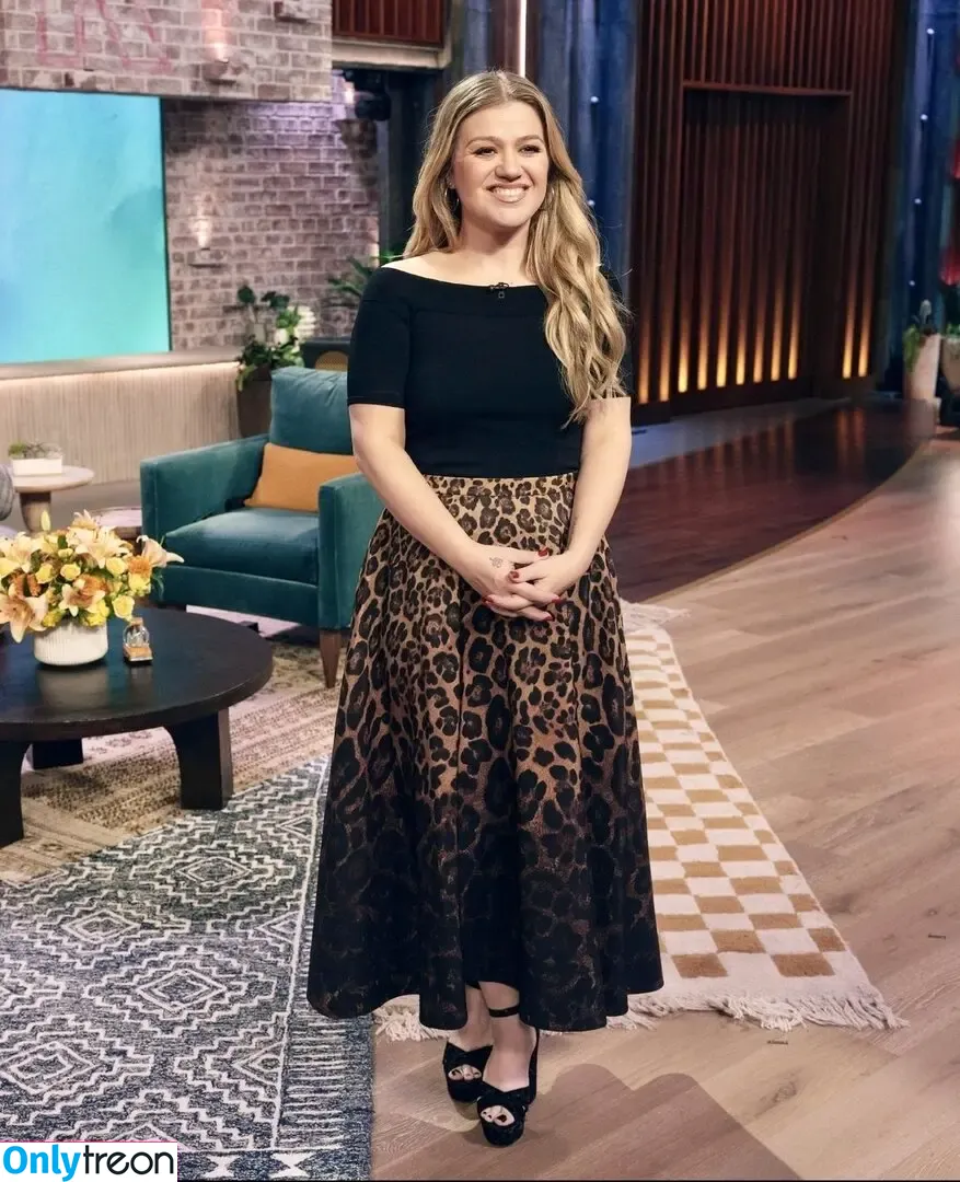 Kelly Clarkson nude photo #0055 (kellyclarkson)