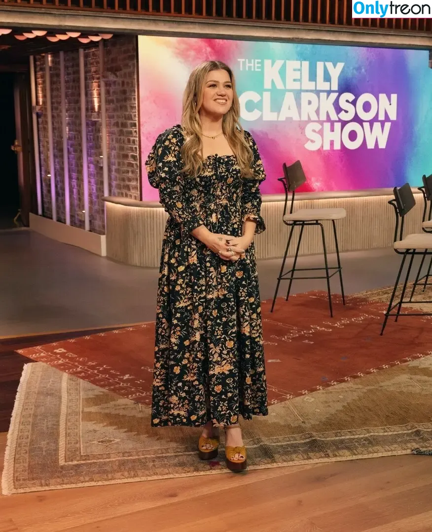 Kelly Clarkson nude photo #0057 (kellyclarkson)