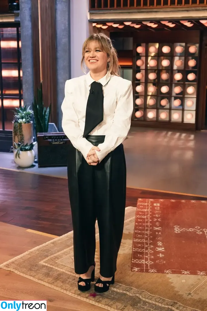 Kelly Clarkson nude photo #0058 (kellyclarkson)