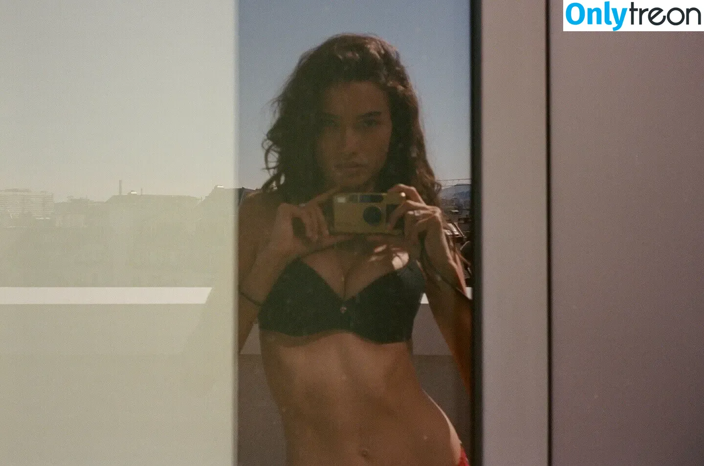 Kelly Gale nude photo #1002 (kellybellyboom / kellygale)