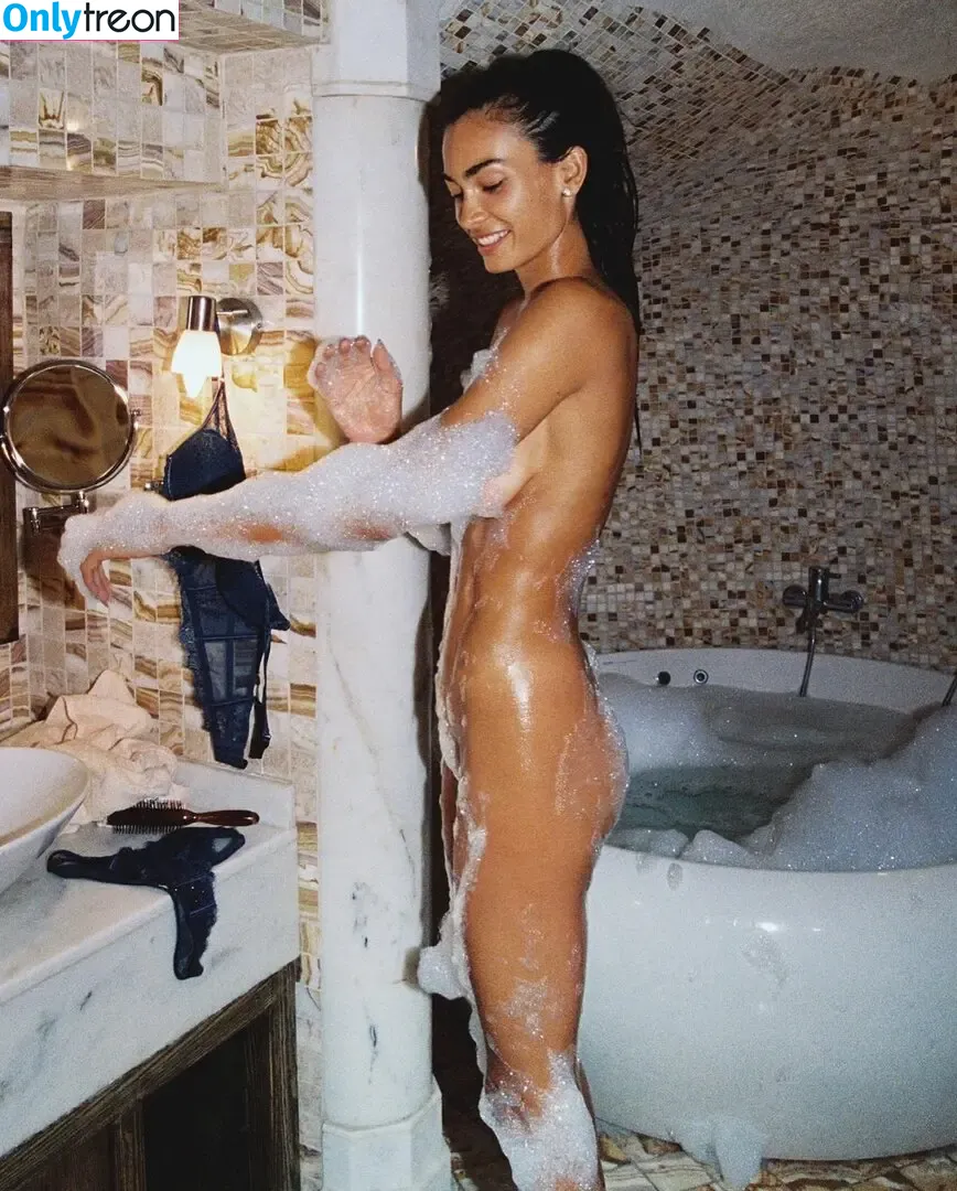 Kelly Gale nude photo #1127 (kellybellyboom / kellygale)