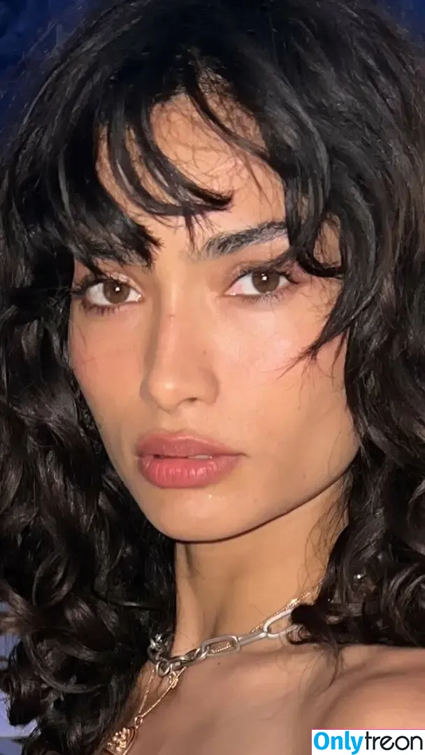 Kelly Gale голая photo #1134 (kellybellyboom / kellygale)