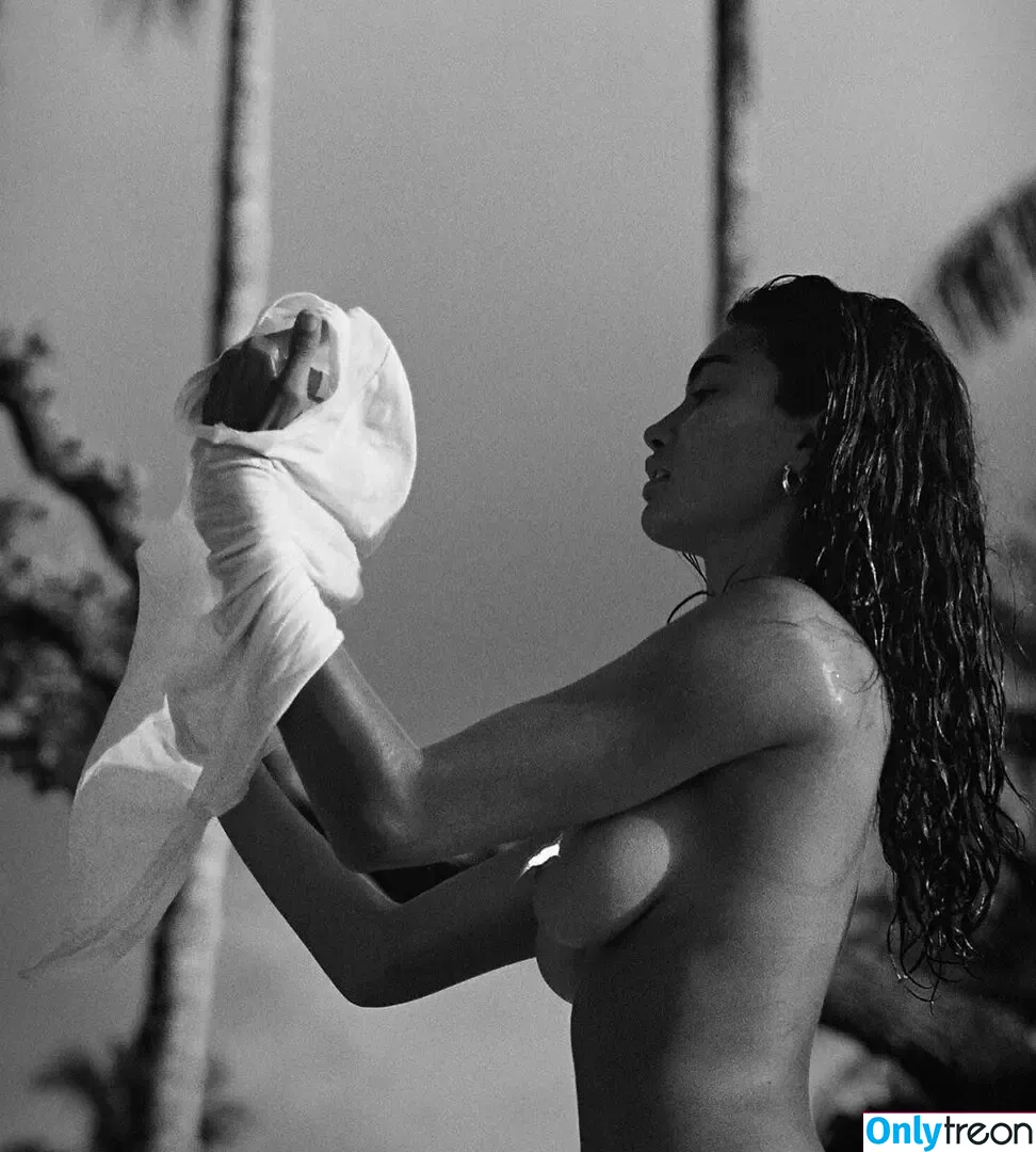 Kelly Gale nude photo #1159 (kellybellyboom / kellygale)