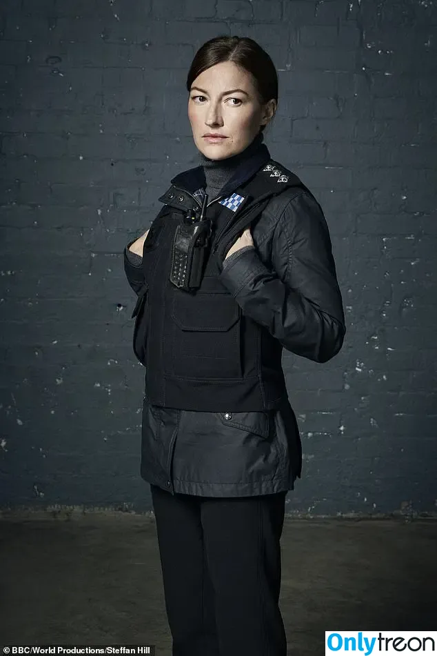 Kelly MacDonald голая photo #0003 (kellymacdonalduk)