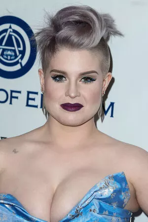 Kelly Osbourne / KellyOsbourne nude photo #0075