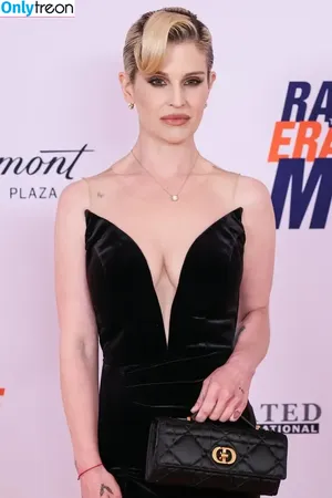 Kelly Osbourne / KellyOsbourne фото голая #0183