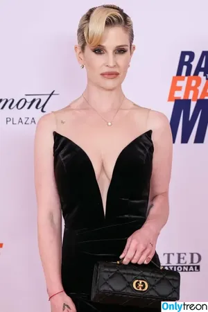 Kelly Osbourne / KellyOsbourne фото голая #0200