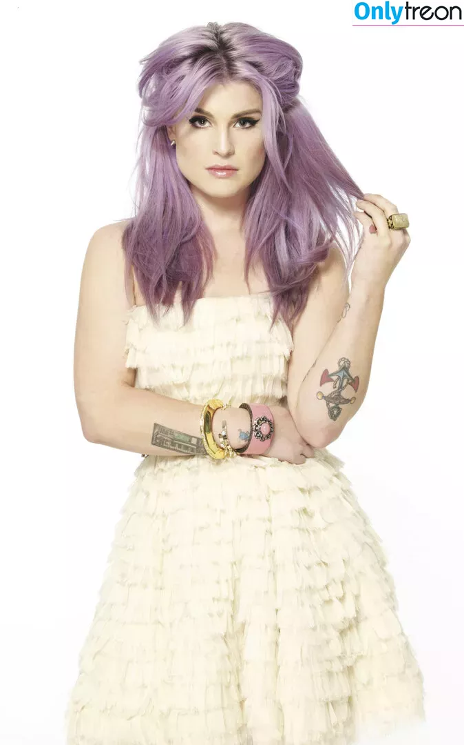 Kelly Osbourne nude photo #0055 (KellyOsbourne)