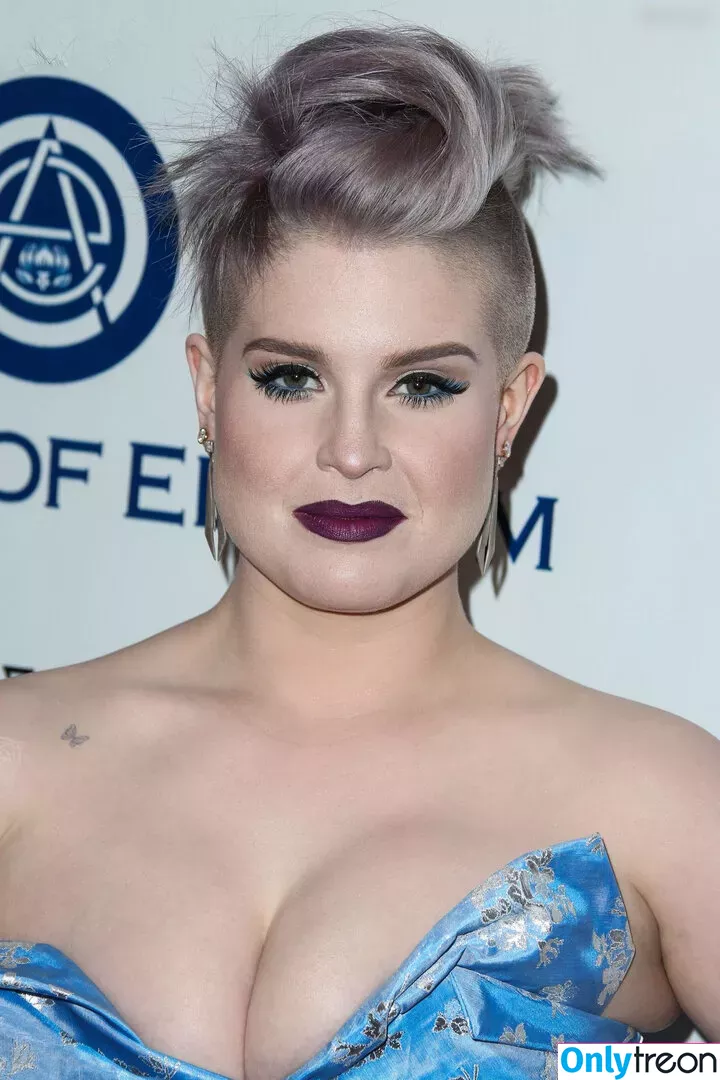 Kelly Osbourne голая photo #0075 (KellyOsbourne)