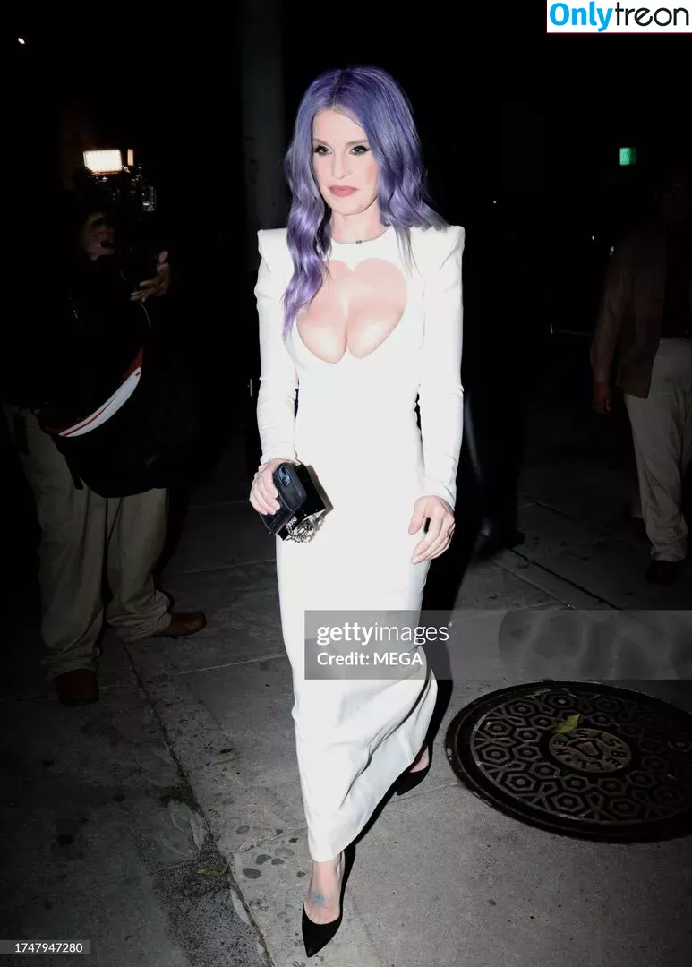 Kelly Osbourne голая photo #0138 (KellyOsbourne)