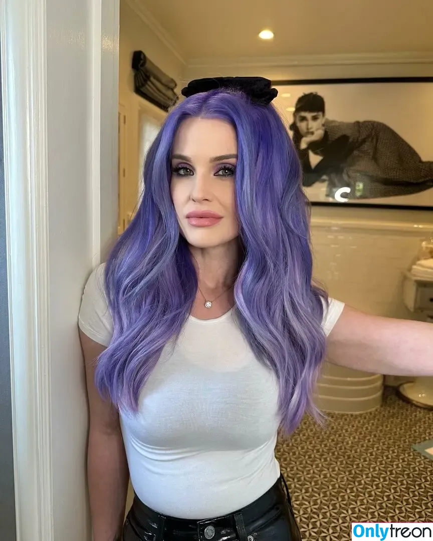 Kelly Osbourne nude photo #0163 (KellyOsbourne)