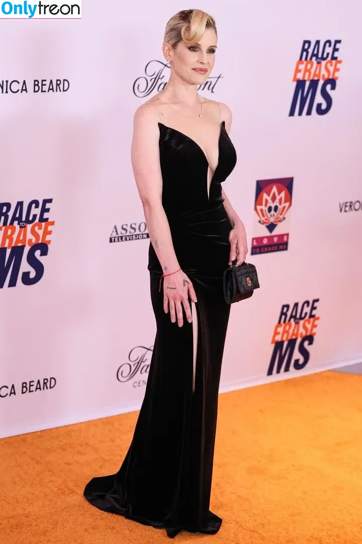 Kelly Osbourne голая photo #0189 (KellyOsbourne)