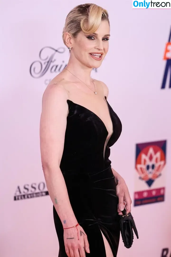 Kelly Osbourne голая photo #0192 (KellyOsbourne)