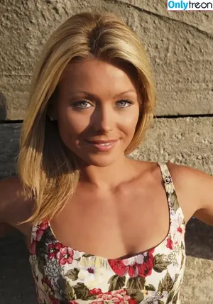Kelly Ripa / kellyripa фото голая #0012
