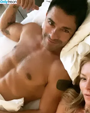 Kelly Ripa / kellyripa фото голая #0059