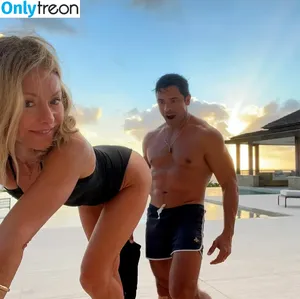 Kelly Ripa / kellyripa фото голая #0063