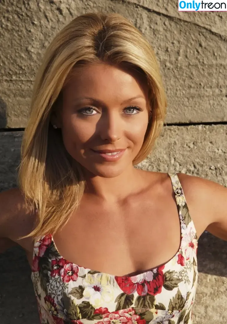 Kelly Ripa голая photo #0012 (kellyripa)