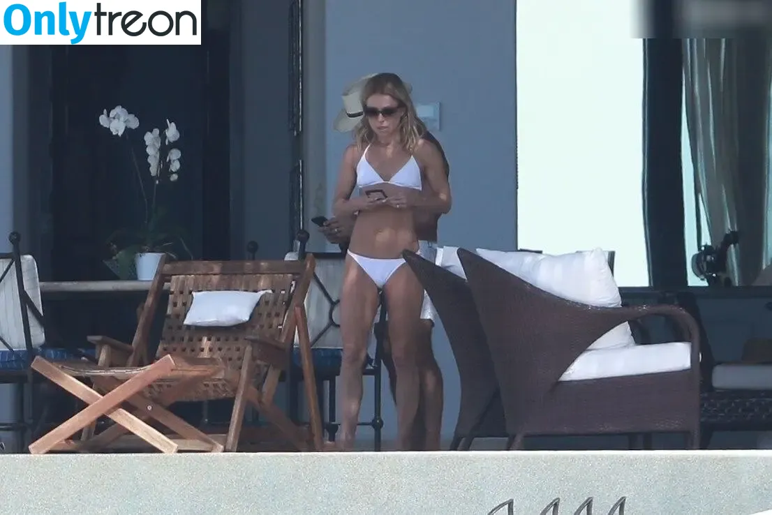 Kelly Ripa nude photo #0032 (kellyripa)