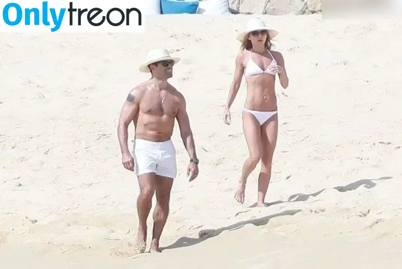 Kelly Ripa nude photo #0038 (kellyripa)