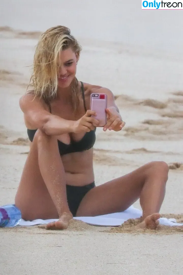 Kelly Rohrbach nude photo #0106 (kellyrohrbach)