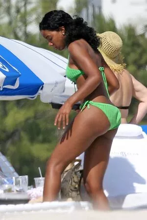 Kelly Rowland / kellyrowland / morenapieldefuego nude photo #0090